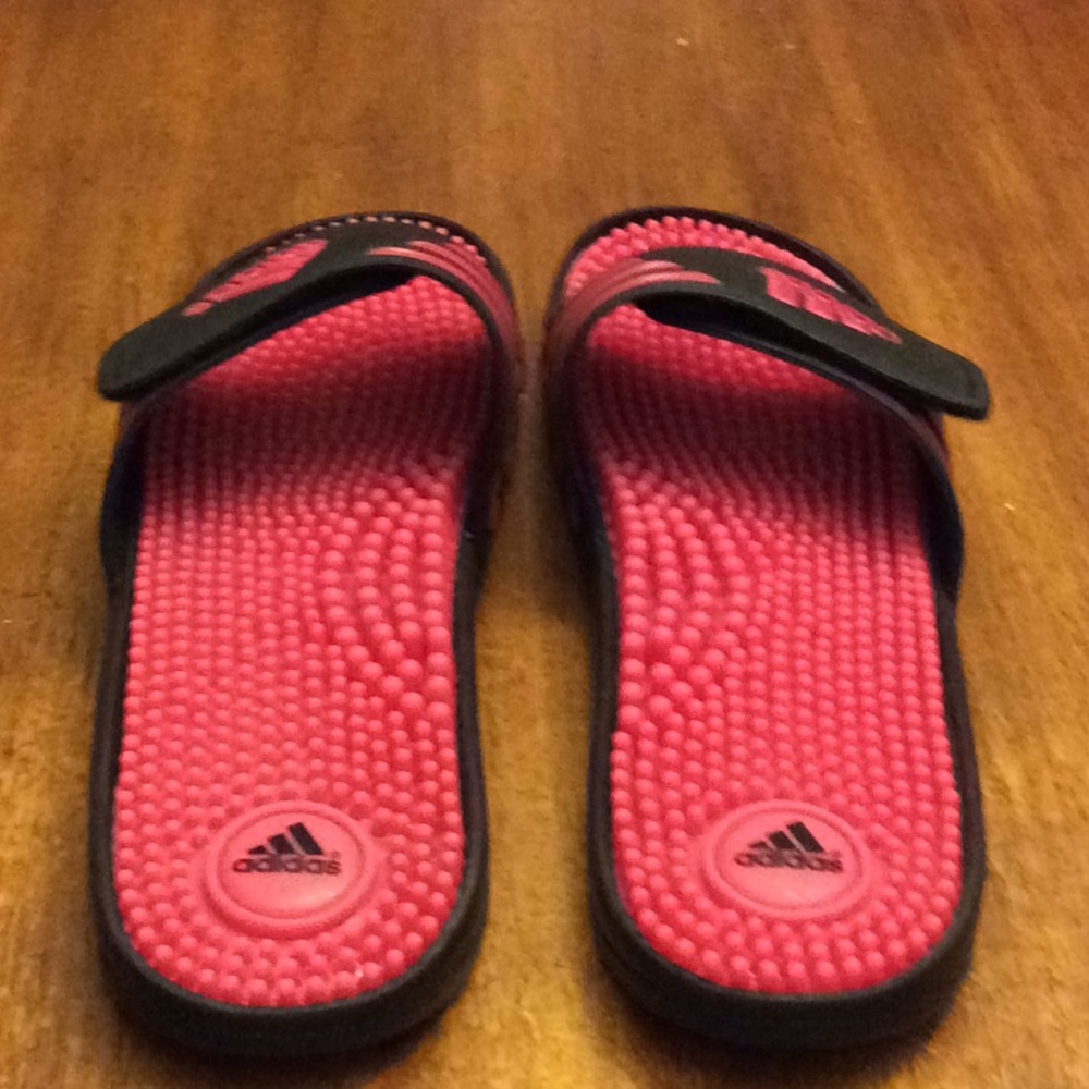 Black and fuchsia Adidas athletic sandals